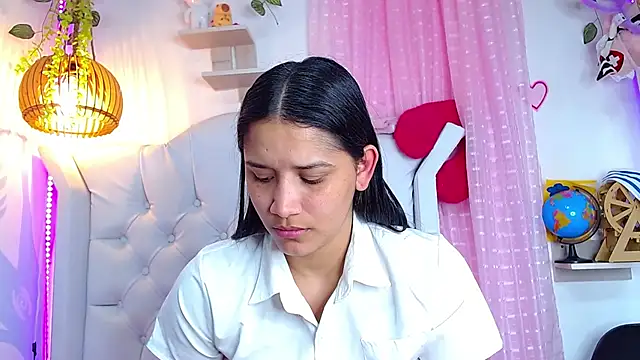 Snapshot of Alison_Wiley chatting on June 11, 2026, 4:43 am Alison Wiley online show from June 11, 2026, 4:43 am