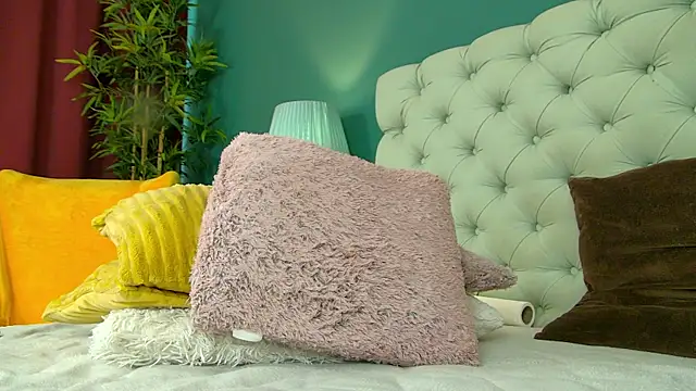 Foxxxy MILF online show from March 9, 2025, 8:18 am