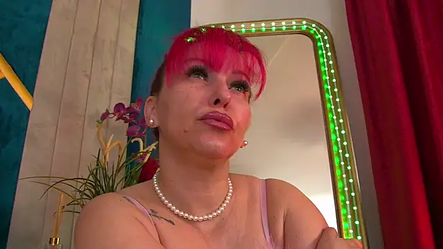 Foxxxy MILF online show from May 7, 2026, 3:45 am