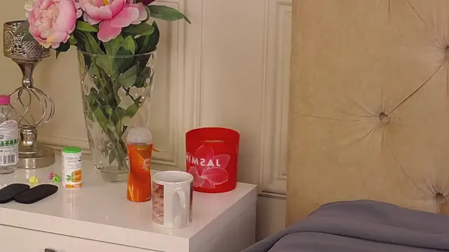 SarahLynz online show from March 7, 2025, 4:11 pm