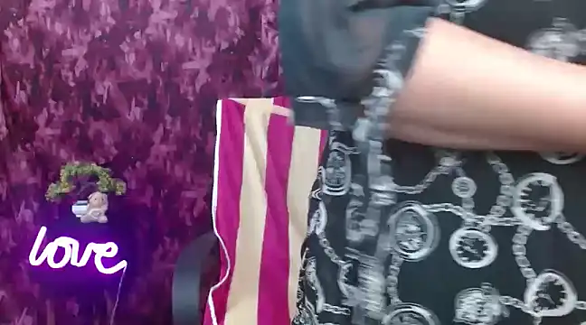 Naughty Ayesha1 online show from December 28, 2024, 3:47 am