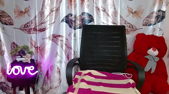 Snapshot of Naughty_Ayesha1 chatting on January 4, 2025, 3:29 am Naughty Ayesha1 online show from January 4, 2025, 3:29 am