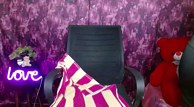 Snapshot of Naughty_Ayesha1 chatting on January 19, 2025, 6:09 am Naughty Ayesha1 online show from January 19, 2025, 6:09 am