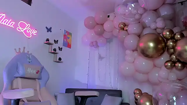 Snapshot of Alaia_Love77 chatting on February 5, 2025, 10:55 pm Alaia Love77 online show from February 5, 2025, 10:55 pm