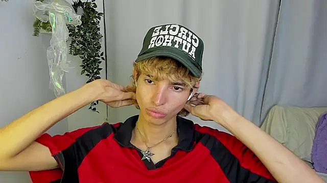 Snapshot of santy-kitty chatting on October 6, 2025, 2:53 am santy-kitty online show from October 6, 2025, 2:53 am