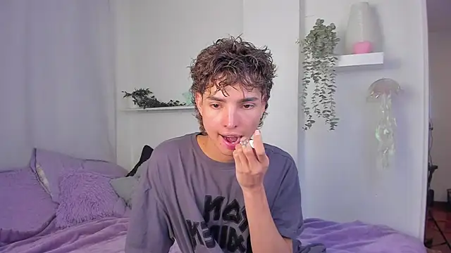 santy-kitty online show from January 18, 2026, 1:09 am