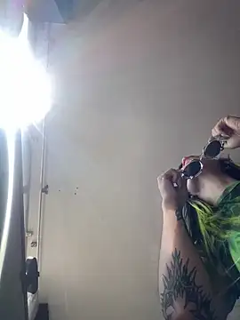 Snapshot of EemaHaruki chatting on December 11, 2024, 4:20 pm EemaHaruki online show from December 11, 2024, 4:20 pm