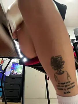 Snapshot of EemaHaruki chatting on February 17, 2025, 9:08 pm EemaHaruki online show from February 17, 2025, 9:08 pm