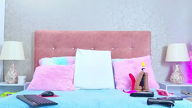 Snapshot of AlliciaKim chatting on September 28, 2025, 7:19 pm AlliciaKim online show from September 28, 2025, 7:19 pm