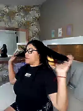 EmaBakker online show from October 8, 2025, 12:25 pm