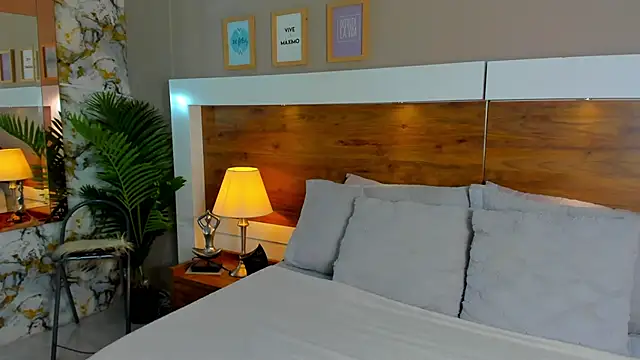 EmaBakker online show from October 24, 2025, 11:50 am