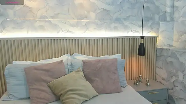 EmaBakker online show from July 28, 2026, 12:59 pm