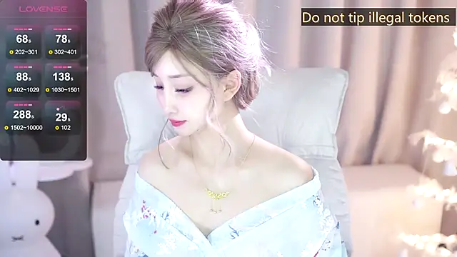 UUKiss  online show from January 22, 2025, 1:11 pm