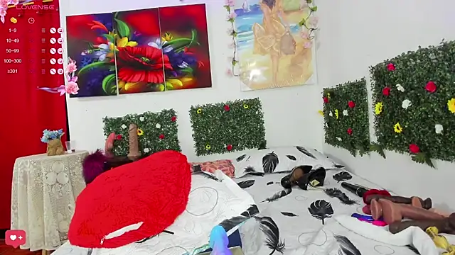 Snapshot of Venus_R0se chatting on February 4, 2025, 10:43 am Venus R0se online show from February 4, 2025, 10:43 am