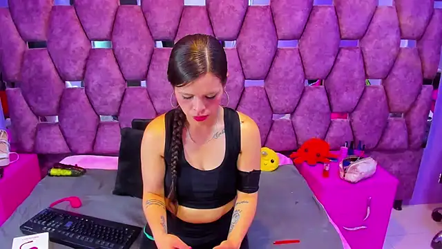 Snapshot of Mariana_Benett chatting on October 7, 2025, 8:50 pm Mariana Benett online show from October 7, 2025, 8:50 pm