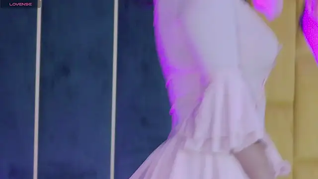 Snapshot of GiuliaHarvey chatting on November 11, 2025, 3:56 pm GiuliaHarvey online show from November 11, 2025, 3:56 pm