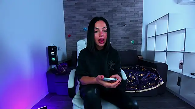 Snapshot of AddictedSabi chatting on October 5, 2025, 10:35 am AddictedSabi online show from October 5, 2025, 10:35 am