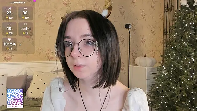 Snapshot of Nora_Failure chatting on December 25, 2024, 8:07 am Nora Failure online show from December 25, 2024, 8:07 am