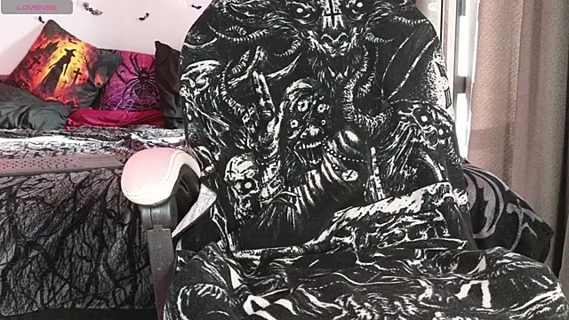 Snapshot of Devil_s_bride chatting on May 26, 2026, 4:25 pm Devil s bride online show from May 26, 2026, 4:25 pm