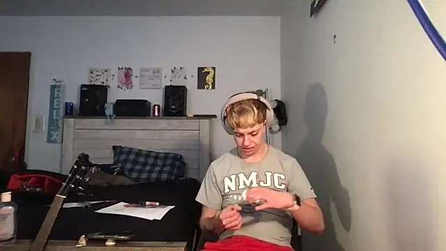 Snapshot of twentywithafelonyy chatting on February 17, 2025, 5:53 pm twentywithafelonyy online show from February 17, 2025, 5:53 pm