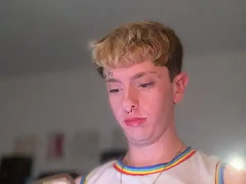 Snapshot of twentywithafelonyy chatting on March 3, 2025, 5:42 am twentywithafelonyy online show from March 3, 2025, 5:42 am