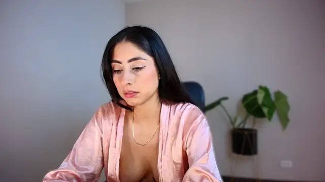 auroracaruso11 online show from December 14, 2025, 8:57 pm