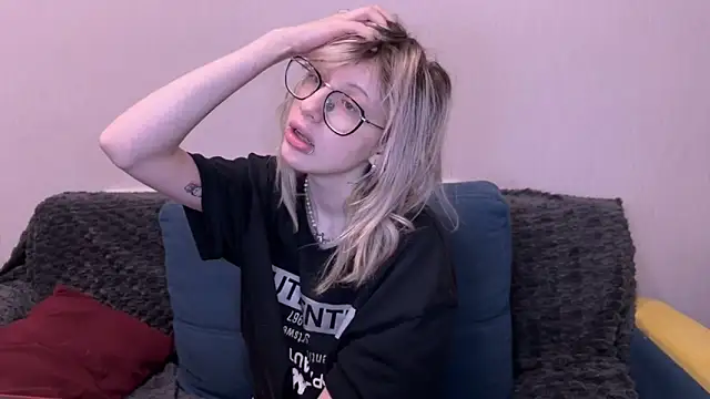 Snapshot of moundliicht1 chatting on October 29, 2025, 8:32 pm moundliicht1 online show from October 29, 2025, 8:32 pm