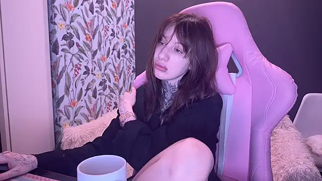 moundliicht1 online show from April 30, 2026, 8:57 pm