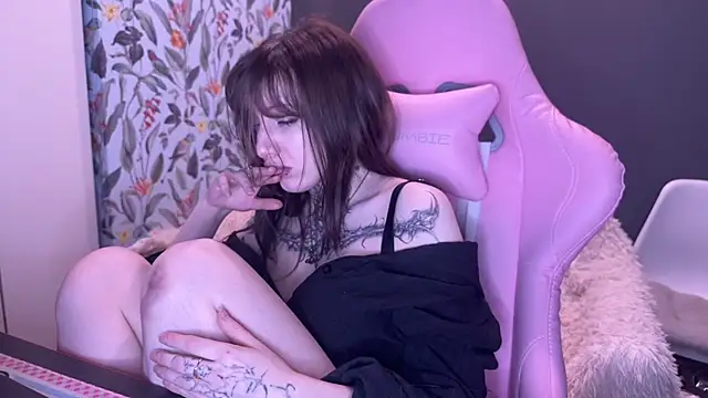 moundliicht1 online show from May 4, 2026, 9:11 pm
