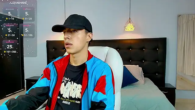 Snapshot of Lobo_17_ chatting on March 14, 2025, 3:59 am Lobo 17 online show from March 14, 2025, 3:59 am