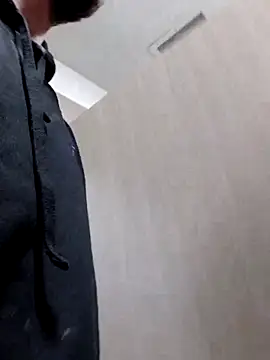 Snapshot of QcMisterv13 chatting on January 28, 2025, 11:50 pm QcMisterv13 online show from January 28, 2025, 11:50 pm