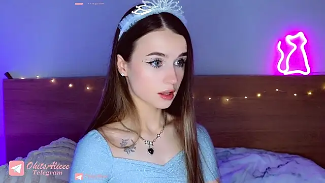 Snapshot of _OhitsMe chatting on December 4, 2024, 8:45 am OhitsMe online show from December 4, 2024, 8:45 am