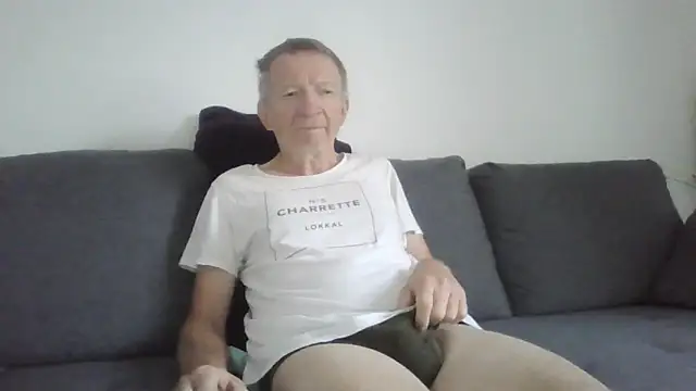 naturiste974 online show from June 16, 2026, 4:48 am