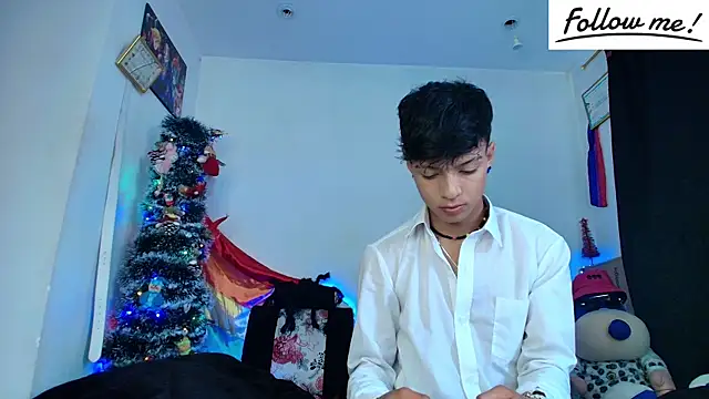 Snapshot of twink_sebas_ chatting on December 22, 2024, 6:37 pm twink sebas online show from December 22, 2024, 6:37 pm