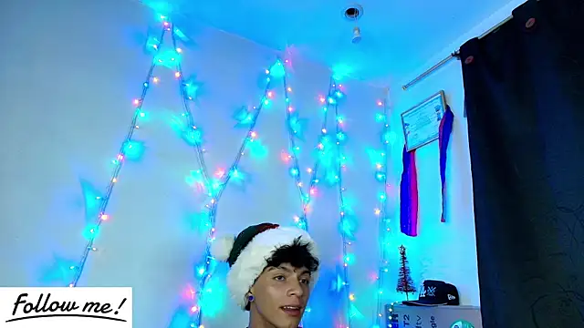 Snapshot of twink_sebas_ chatting on December 30, 2024, 1:04 am twink sebas online show from December 30, 2024, 1:04 am