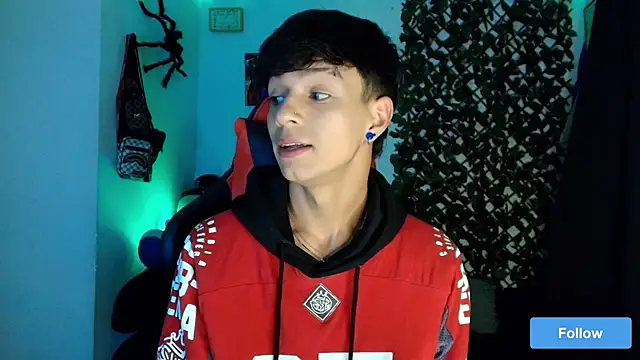 Snapshot of twink_sebas_ chatting on February 10, 2025, 6:20 am twink sebas online show from February 10, 2025, 6:20 am