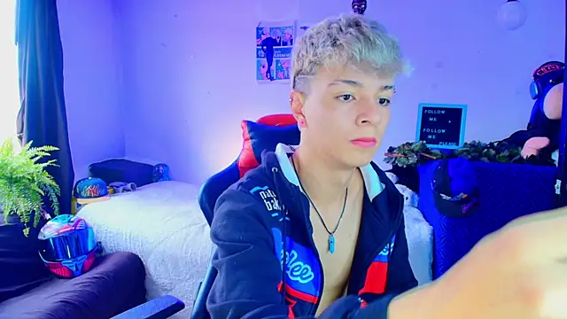 Snapshot of twink_sebas_ chatting on November 14, 2025, 2:27 pm twink sebas online show from November 14, 2025, 2:27 pm