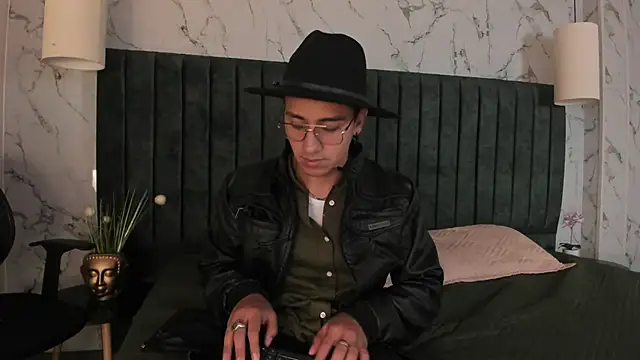 Snapshot of Andy_Joy_ chatting on October 13, 2025, 11:21 am Andy Joy online show from October 13, 2025, 11:21 am