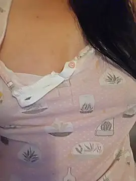 Snapshot of Erotica333 chatting on July 6, 2026, 10:12 pm Erotica333 online show from July 6, 2026, 10:12 pm