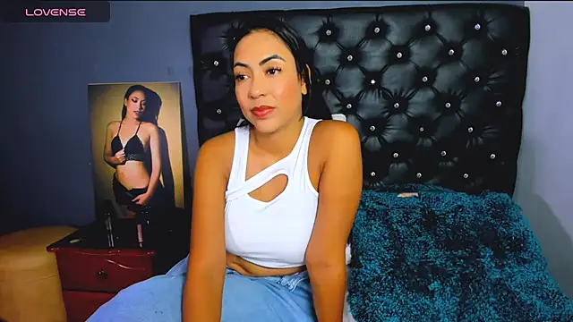 catalinamuss  online show from July 15, 2026, 2:11 pm