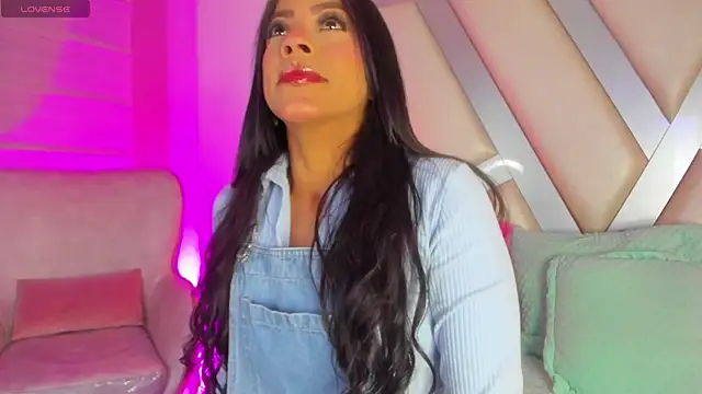 Snapshot of Amber_villalobos_ chatting on May 17, 2026, 4:43 am Amber villalobos online show from May 17, 2026, 4:43 am