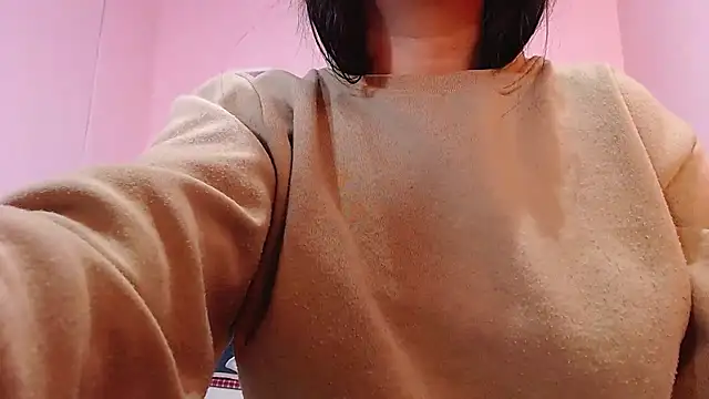 CarolineBrunx online show from February 26, 2025, 11:41 am