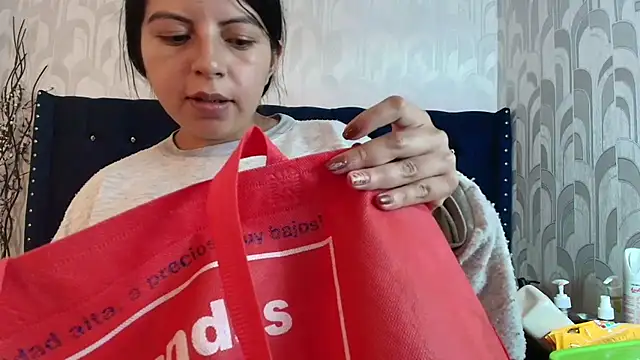 Snapshot of CarolineBrunx chatting on April 4, 2026, 8:39 pm CarolineBrunx online show from April 4, 2026, 8:39 pm
