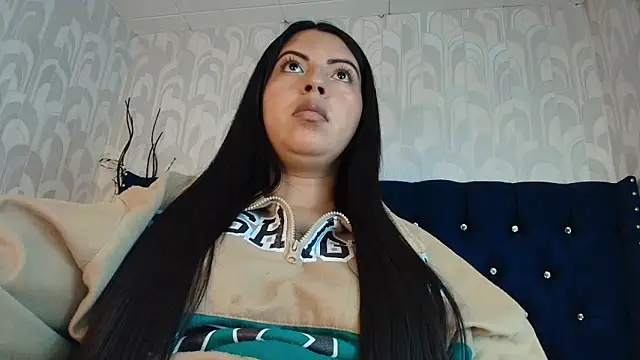 Snapshot of CarolineBrunx chatting on April 17, 2026, 10:57 pm CarolineBrunx online show from April 17, 2026, 10:57 pm