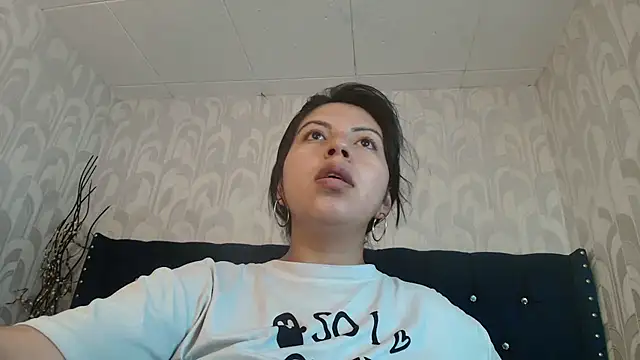 CarolineBrunx online show from May 23, 2026, 9:41 pm
