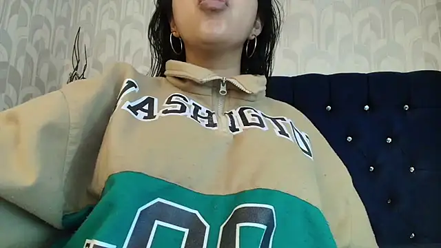 CarolineBrunx online show from May 26, 2026, 8:38 pm