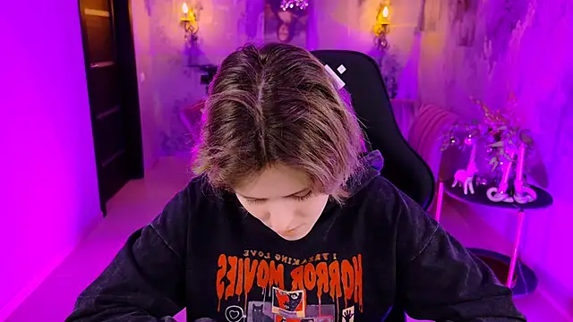 Snapshot of LolaAsmus chatting on January 3, 2025, 5:06 am LolaAsmus online show from January 3, 2025, 5:06 am