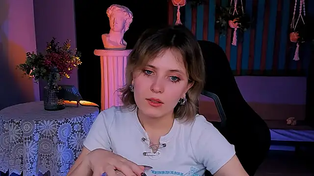 Snapshot of LolaAsmus chatting on January 18, 2025, 8:20 am LolaAsmus online show from January 18, 2025, 8:20 am