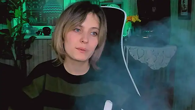 Snapshot of LolaAsmus chatting on January 24, 2025, 8:13 am LolaAsmus online show from January 24, 2025, 8:13 am