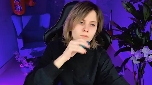 Snapshot of LolaAsmus chatting on February 4, 2025, 5:10 am LolaAsmus online show from February 4, 2025, 5:10 am